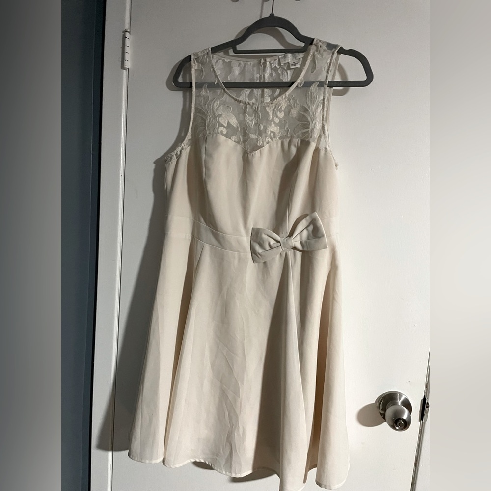 Forever 21+ Cream Short Lace Dress Size 1X